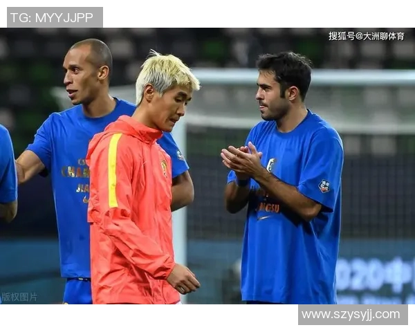 热烈欢迎足球明星莅临我们的城市与球迷们共享精彩时刻