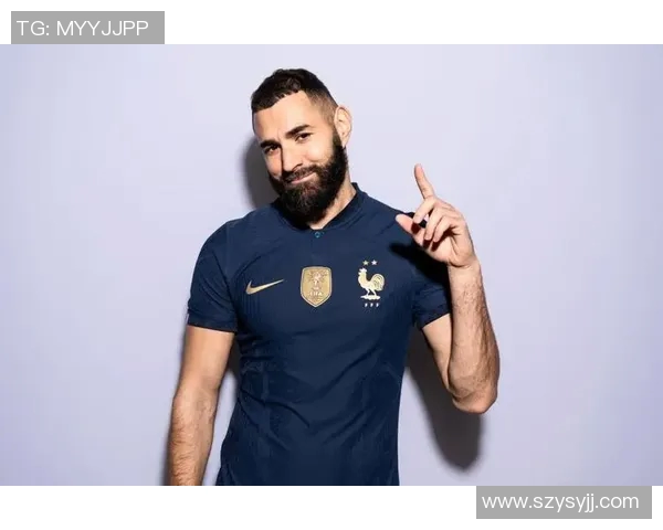 足球明星定妆照背后的故事与魅力揭秘，展现他们不为人知的一面与风采